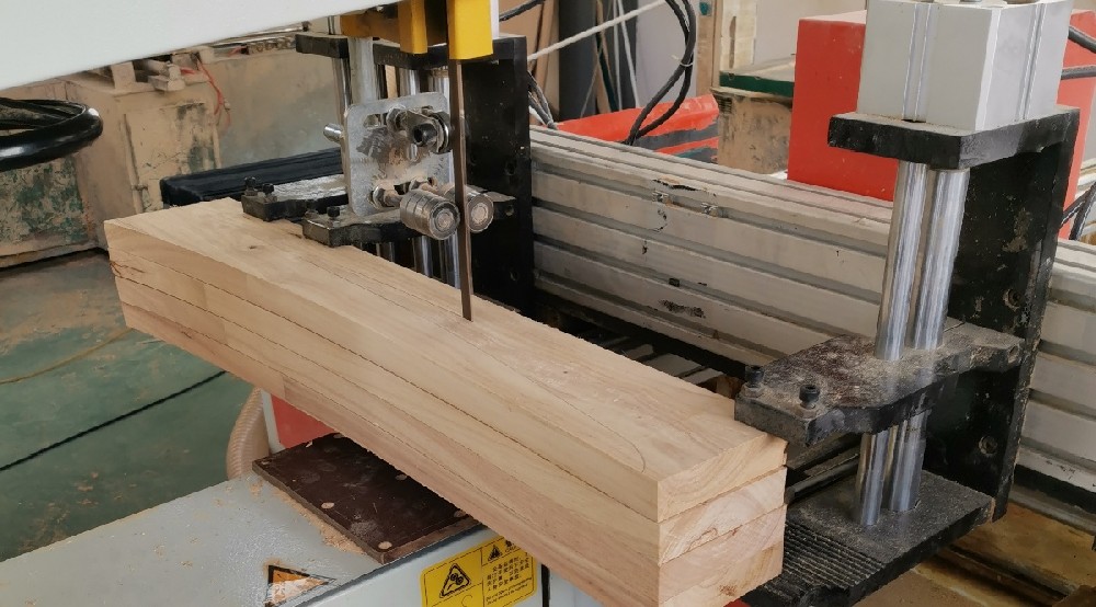 數(shù)控帶鋸和鋸銑機(jī)的對比